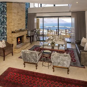 Mariner & Simonʼs Town